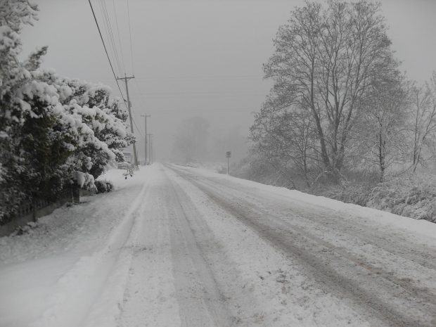 Снег у Србији: Сметови отежавају саобраћај