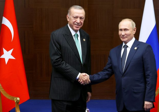 Путин потврдио Ердогану спремност Русије да помогне Турској после земљотреса