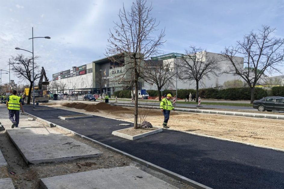 Напредују радови на новом кружном току – асфалтира се паркинг на Булевару цара Лазара (ФОТО)