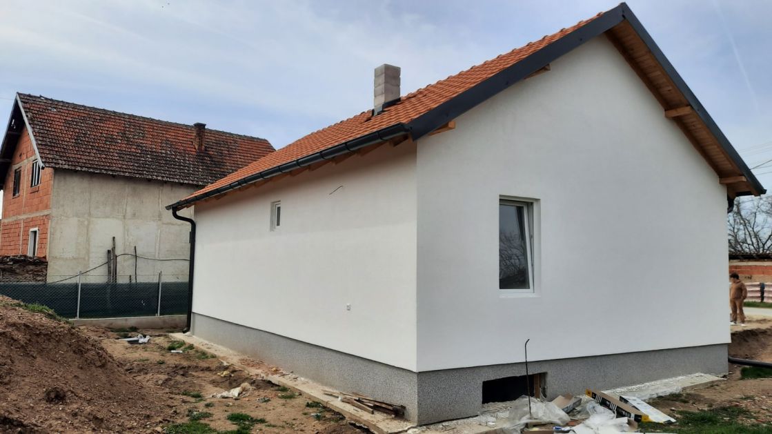 Канцеларија за КиМ обезбедила новац за три породичне куће у општини Витина