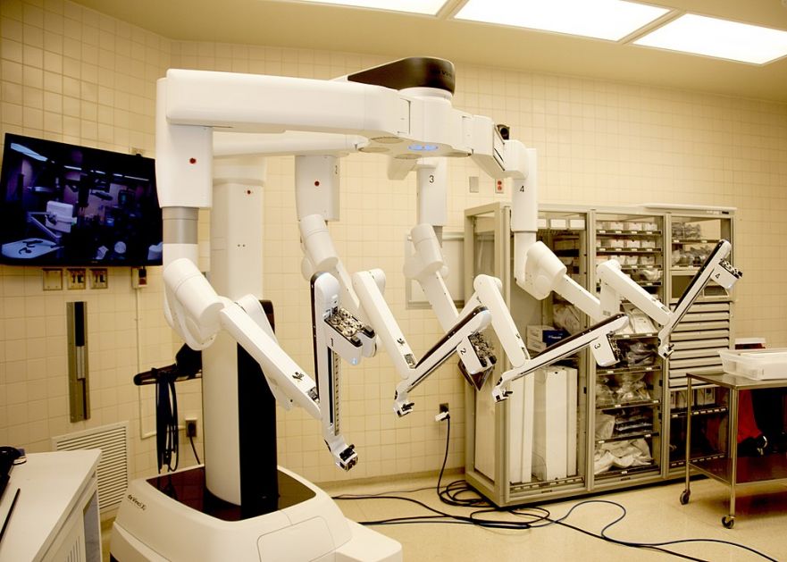 Беч инвестира у шест Да Винчи хируршких робота