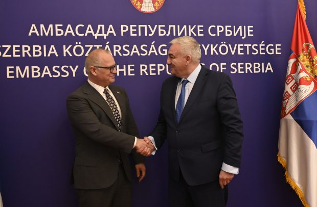 Србија и Мађарска имаће нове заједничке пројекте на Дунаву и убрзати камионе на граници