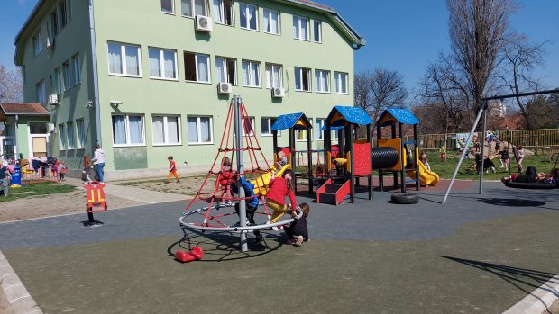 Изграђена два нова дечија игралишта у Новом Саду