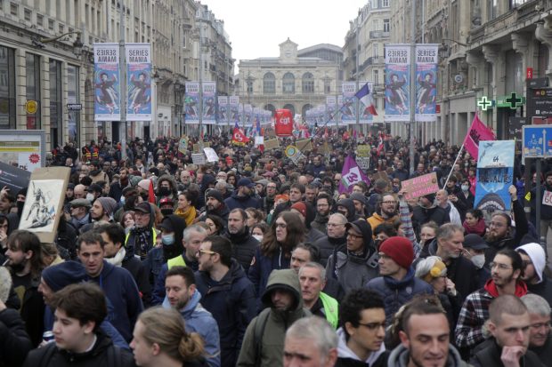Нови протести у Француској због закона о реформи пензионог система
