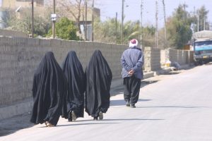 Иран: Камерама контролишу колико жена носи хиџаб