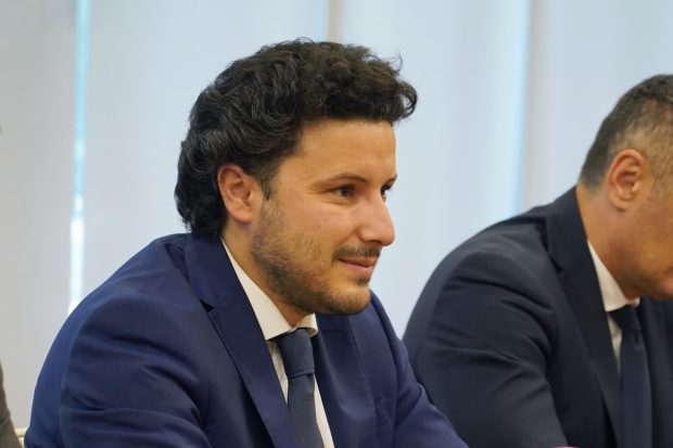 Абазовић: Милатовић ван снаге да стави Ђукановићеву одлуку о изборима