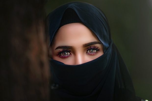 Иран: Женама које не носе хиџаб биће забрањен улазак у метро у Техерану