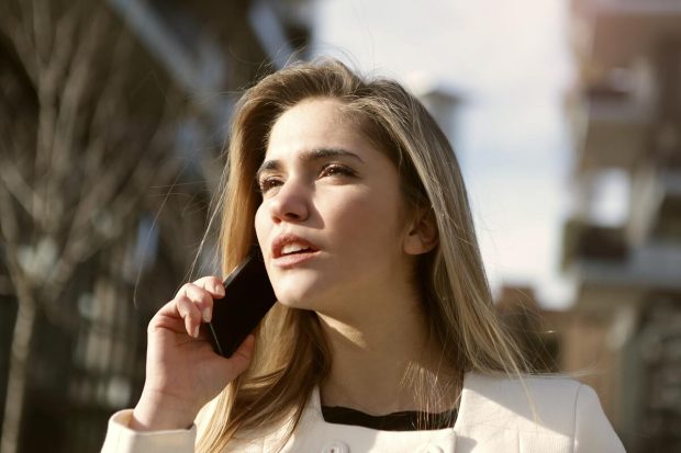 Да ли знате да мобилни телефони негативно утичу на лепоту ваше коже?