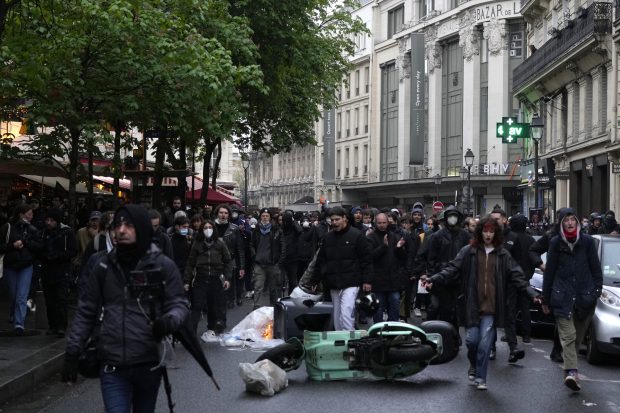 Протести у Француској након подршке Уставног суда пензионој реформи