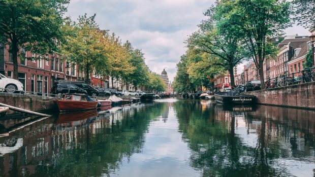 Који град у Европи има више канала него Венеција?