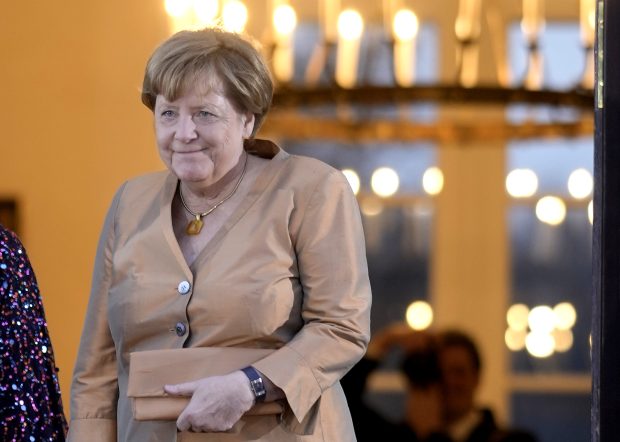 Највише државно одликовање за Меркел, мишљења су подељена