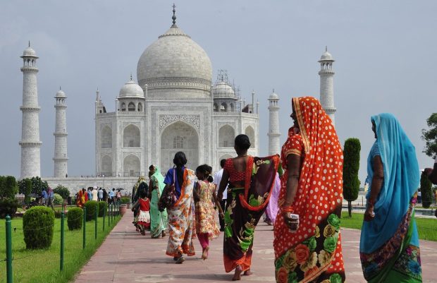 Индија претиче Кину и постаје најмногољуднија земља света