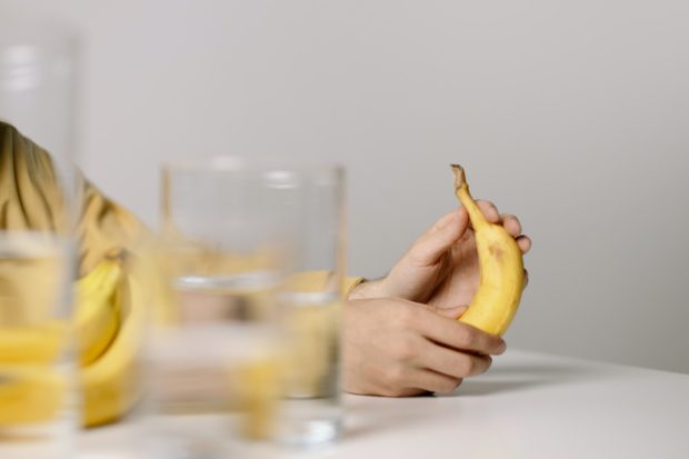 Јутарња банана дијета: Почните дан бананом и топлом водом