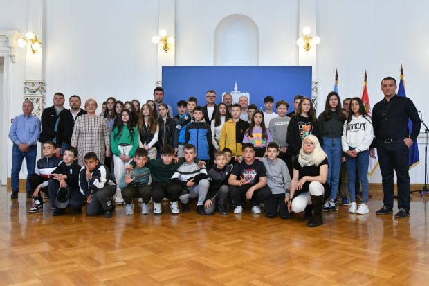 Деца са Косова и Метохије посетила Нови Сад
