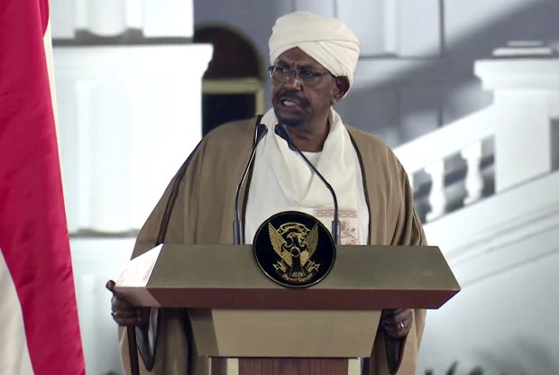 Судан: Свргнути лидер Омар ал-Башир пребачен из затвора у војну болницу