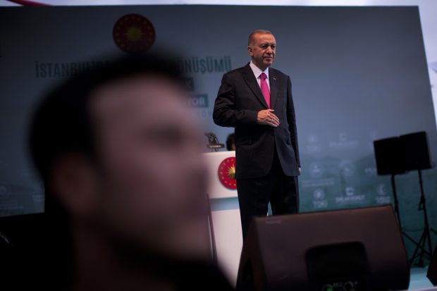 Турска: Ердоганов ТВ интервју накратко прекинут због његових стомачних проблема