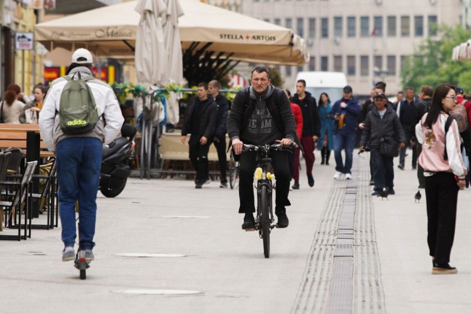 Бициклистима се саветује више опреза: У току је контрола полиције у центру града (ФОТО)