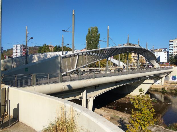 Косовска Митровица: Одборници изгласали да се омогући слобода кретања преко моста