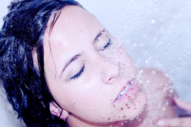 Да ли туширање помаже у смањењу анксиозности и стреса? Ево шта кажу истраживања