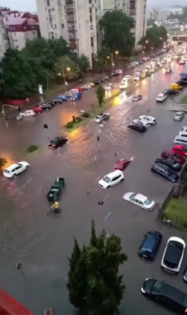 Због јаке кише новосадске улице под водом! (ВИДЕО)
