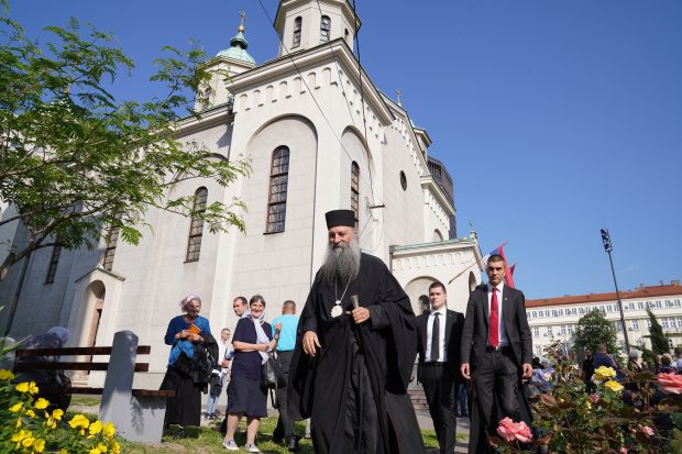 Мошти Светог Николаја стигле у Вазнесењску цркву у Београду