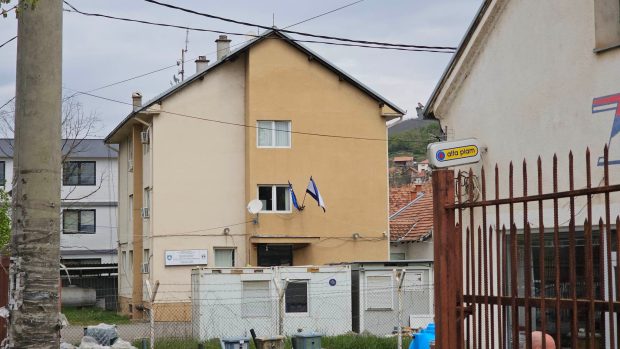 Шок бомбе и сузавци: Косовска полиција упала и у зграду општине Лепосавић