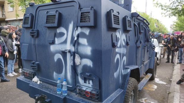 Звечан: Четири С и српска тробојка на возилима тзв. косовске полиције