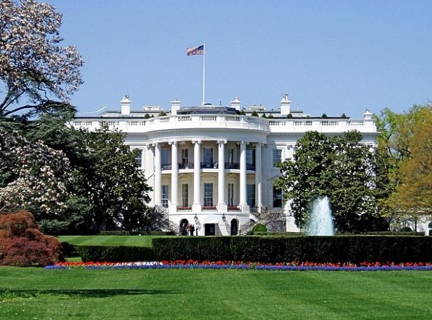 Бела кућа: САД не знају ко је одговоран за напад дроновима у Русији