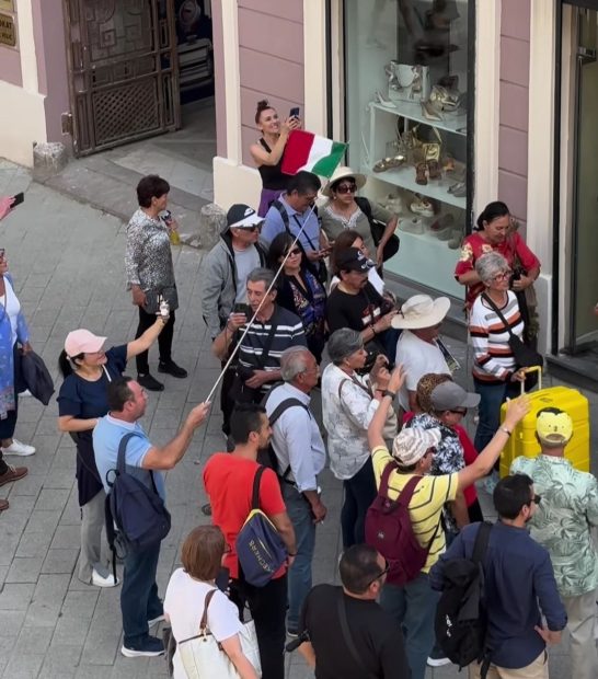 Ево како се група мексичких туриста проводи у Српској Атини (ВИДЕО)