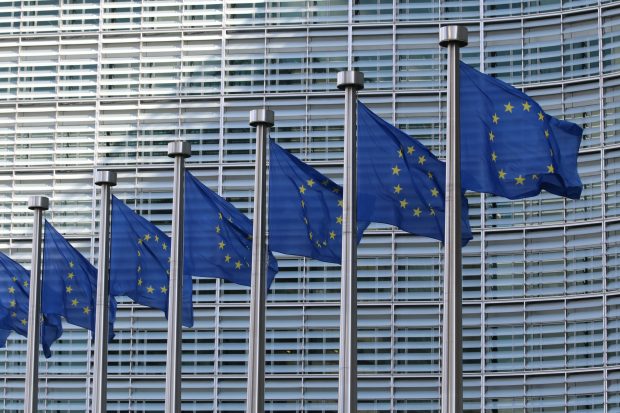 ЕУ тражи од Гугла и Фејсбука да означе садржај који је произвела вештачка интелигенција