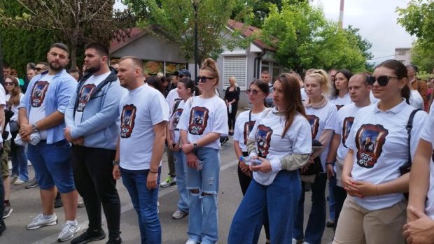 Студенти Приштинског универзитета извели перформанс испред општине Звечан