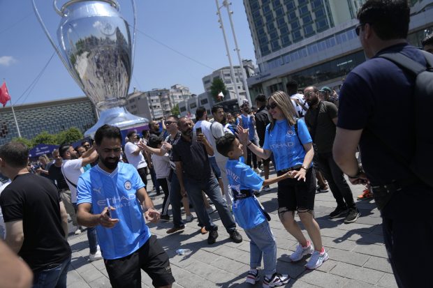 Навијачи Ситија и Интера „заузели“ центар Истанбула, имају исту жељу-трофеј ЛШ