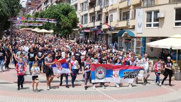 Протестна шетња у Косовској Митровици у знак подршке Милуну Лунету Миленковићу (ФОТО)