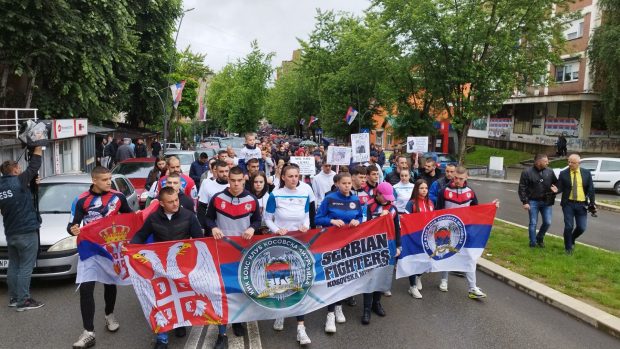 Неколико хиљада грађана протествовало због ухапшених Радоша, Душана и Лунета (ФОТО)