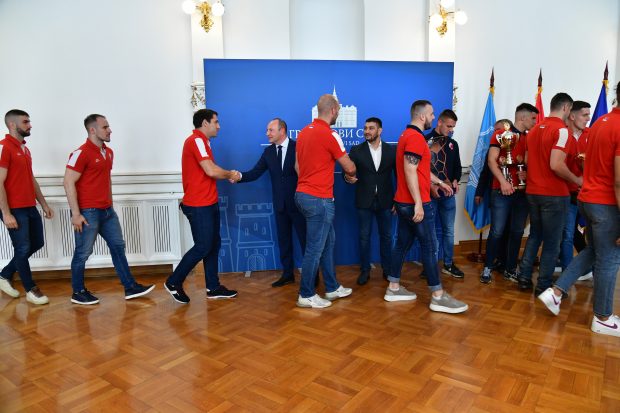 Градоначелник Ђурић приредио пријем за представнике рукометног клуба „Војводина“