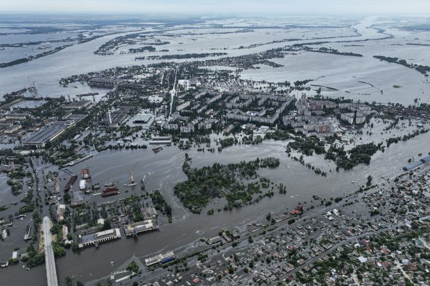 Расте број жртава поплава након уништења бране Каховка у Украјини