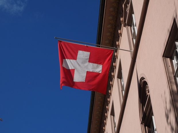 Швајцарци гласају на референдуму о порезу и о климатском закону