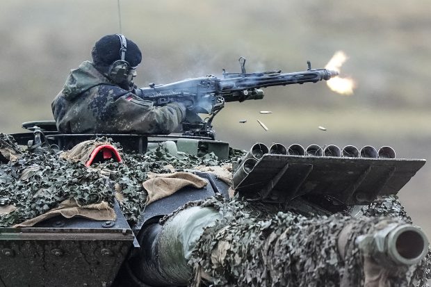 Први руски војник примио награду за уништење тенка Леопард на фронту у Украјини
