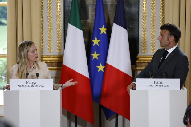 Париз: Макрон и Мелони превазишли недавни спор између Италије и Француске