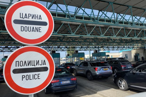 Путничка возила на Хоргошу чекају пола сата на уласку у Србију
