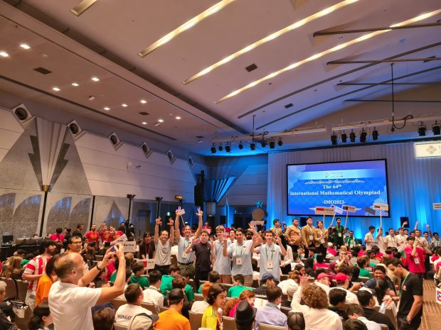 Гимназијалци из Србије освојили медаље на Међународној математичкој олимпијади (ФОТО)