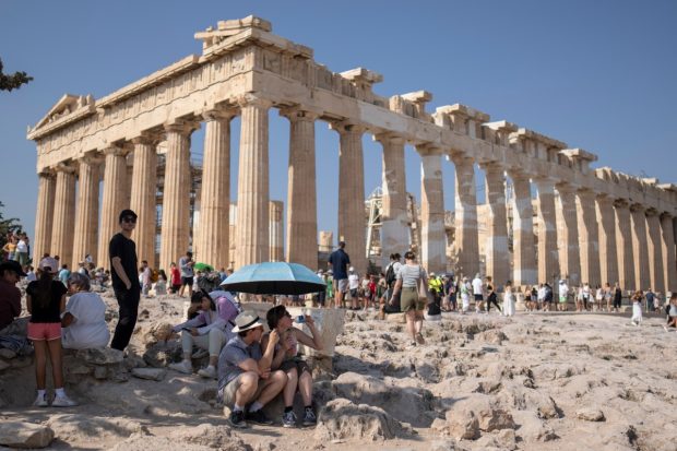 Атина: Акропољ затворен на неколико сати због великих врућина