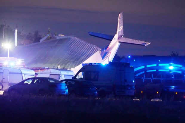 Пољска: Авион се срушио на аеродромски хангар, погунило пет особа