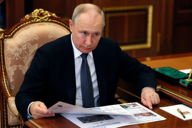 Песков: Свима је јасно шта значи ако покушате да се петљате са Путином