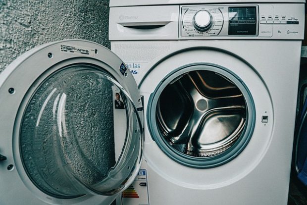 Да ли је паметно оставити мокар веш преко ноћи у машини за прање веша?