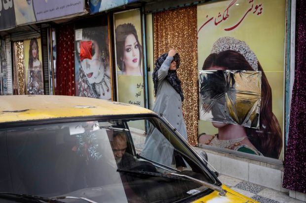 Од данас забрана рада козметичким салонима у Авганистану