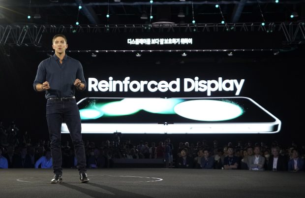Самунг представио нове моделе преклопних телефона, жели да конкурише Еплу