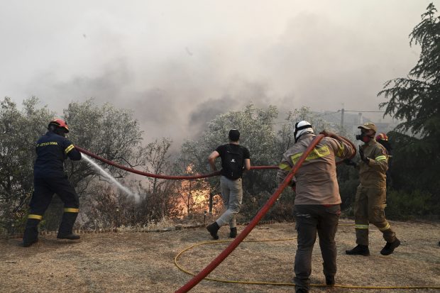 Пожари у Грчкој се смирују, ситуација боља него претходних дана
