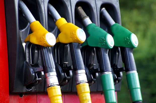 Бензин у Црној Гори најскупљи у региону, Србија предњачи са ценом дизела