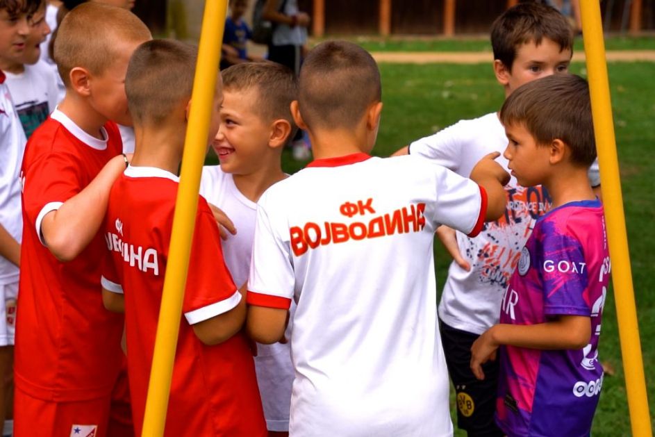 Штранд, фудбал и добро дружење – Вошина бесплатна школица фудбала још увек траје (ВИДЕО)